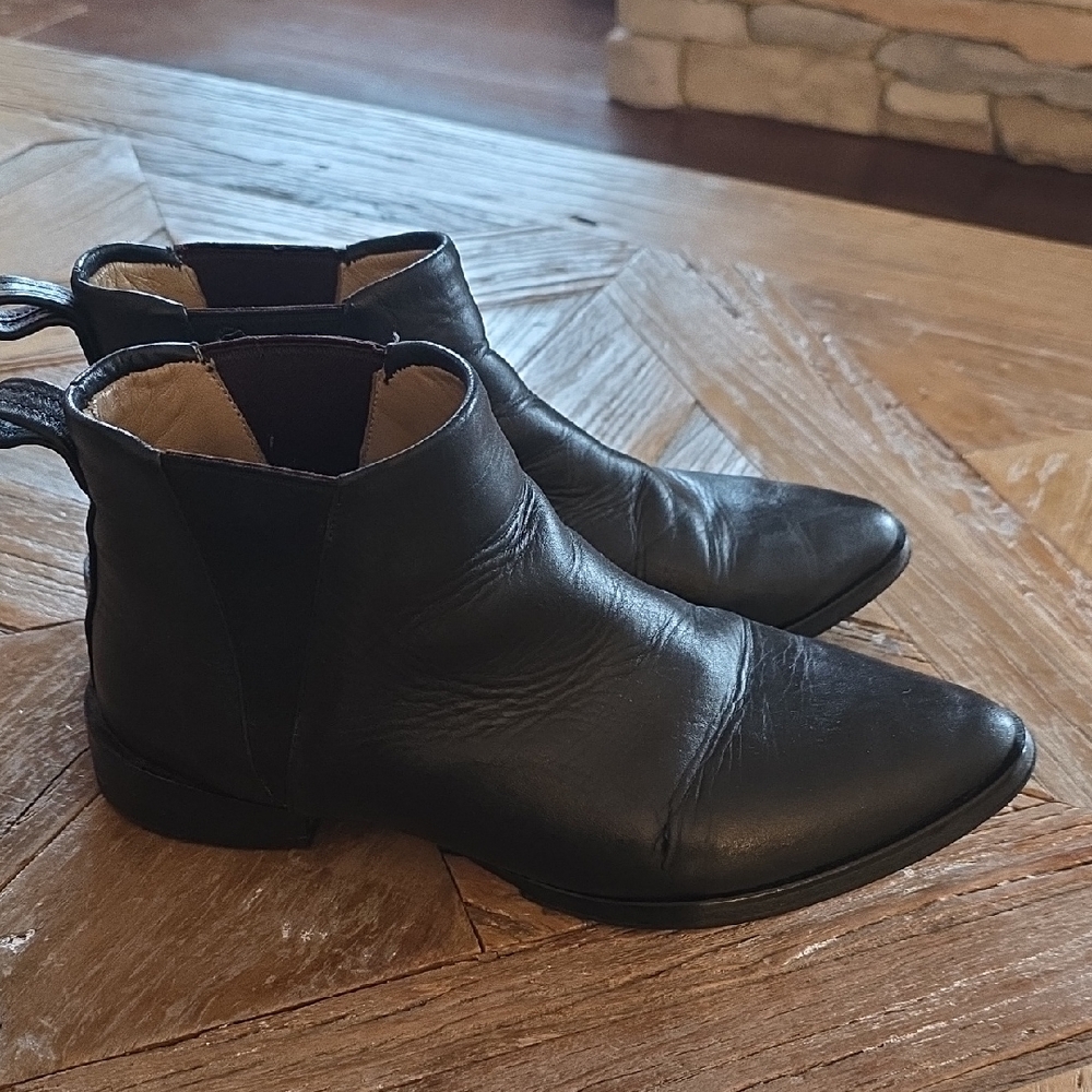 Gorgeous POPPY & BARLEY leather pointed toe booties! 6